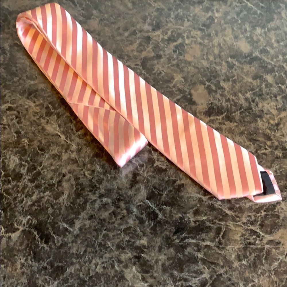 47” pink striped tie 👔